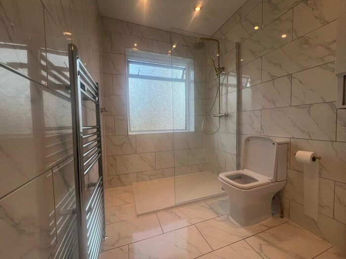 1 Bedroom Bungalow To Rent In Reinwood Avenue, Leeds, LS8