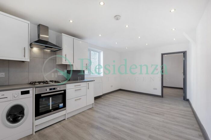 1 Bedroom Flat To Rent In Upper Tooting Road, Tooting Broadway, SW17