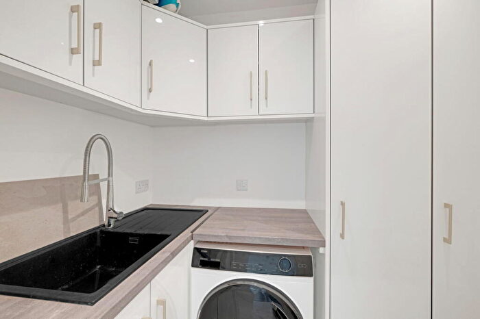 3 Bedroom Detached House For Sale In Wychall Lane, Kings Norton, Birmingham, B38