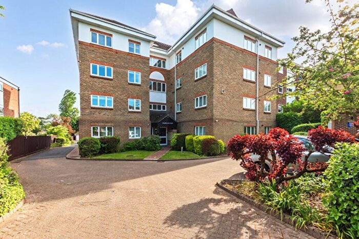 2 Bedroom Flat For Sale In Court Downs Road, Beckenham, BR3