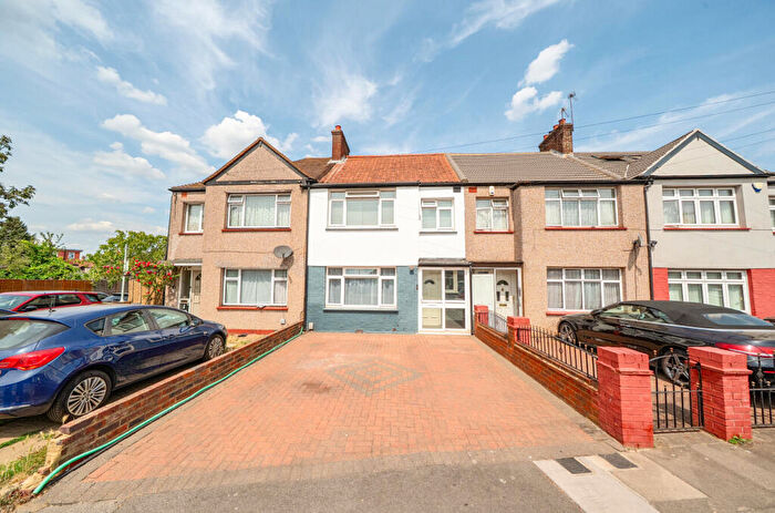 3 Bedroom Terraced House For Sale In Sherwood Park Road, Mitcham, CR4