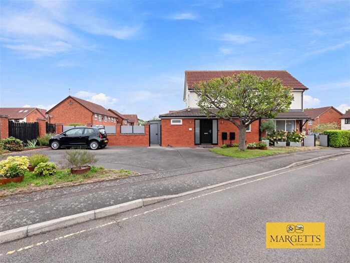 2 Bedroom Property For Sale In Mallory Drive, Warwick, CV34