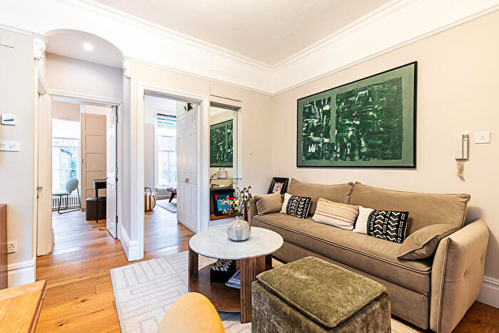 3 Bedroom Flat To Rent In Camberwell Grove, London, SE5