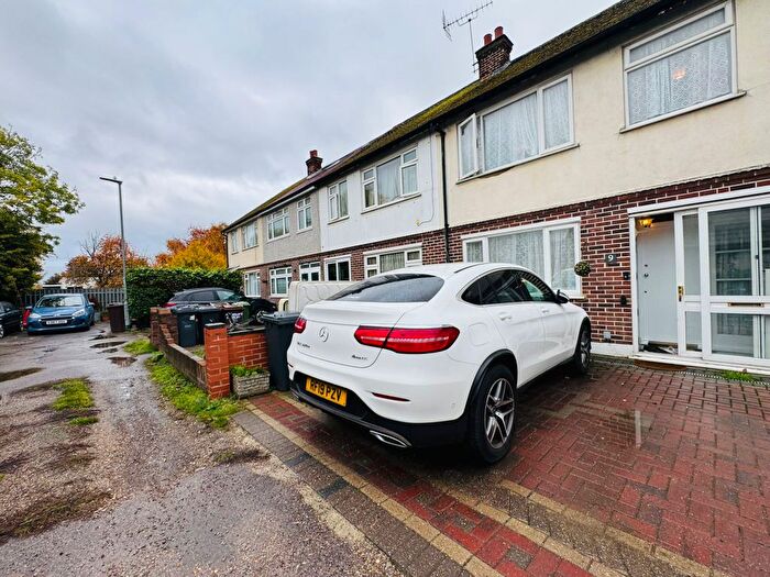 4 Bedroom Terraced House To Rent In Hainault Gore, Chadwell Heath, RM6