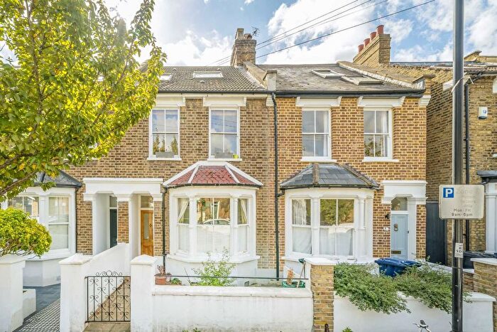 2 Bedroom Flat For Sale In Montgomery Road, Chiswick, W4