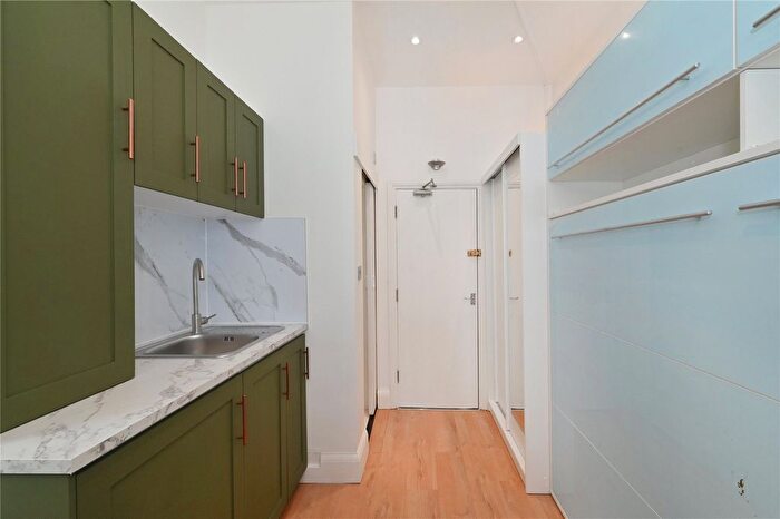 Studio To Rent In Etchingham Park Road, London, N3