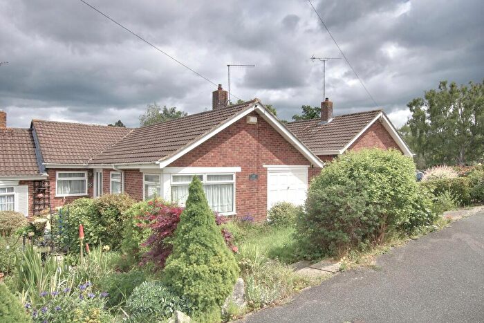 3 Bedroom Bungalow For Sale In North Baddesley, Southampton, SO52