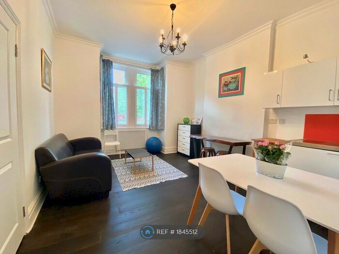 1 Bedroom Flat To Rent In Southdown Road, London, SW20