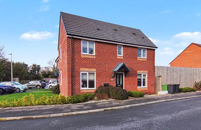 3 Bedroom End Of Terrace House For Sale In Smarts Road, Bedworth, CV12