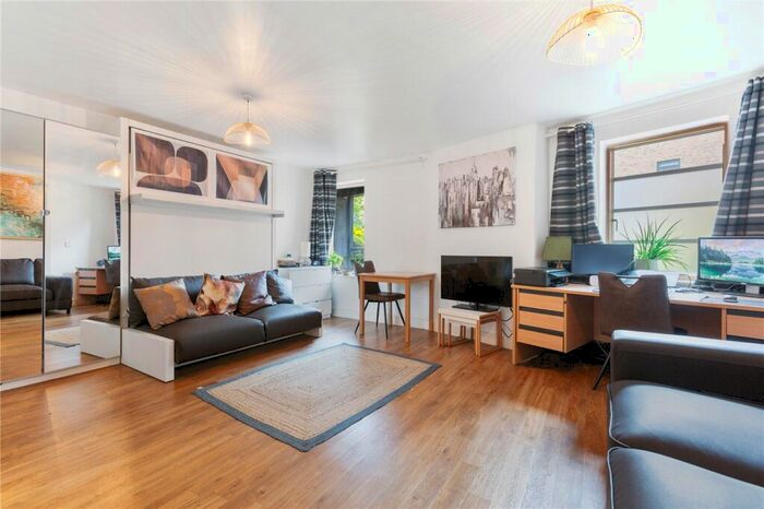 Studio To Rent In Mildmay Avenue, London, N1