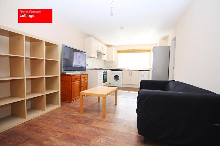 3 Bedroom Apartment To Rent In Ambassador Square, London, E14
