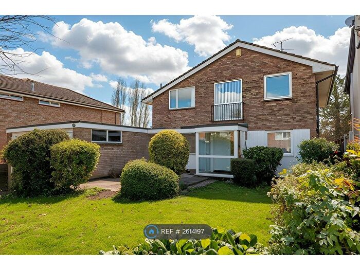 5 Bedroom Detached House To Rent In Wyatts Drive, Southend-On-Sea, SS1