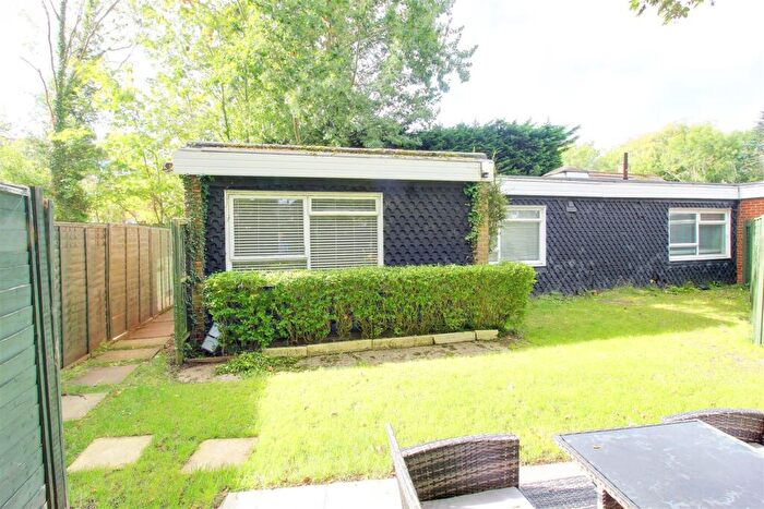 3 Bedroom Semi-Detached Bungalow To Rent In Darkes Lane, Potters Bar, EN6