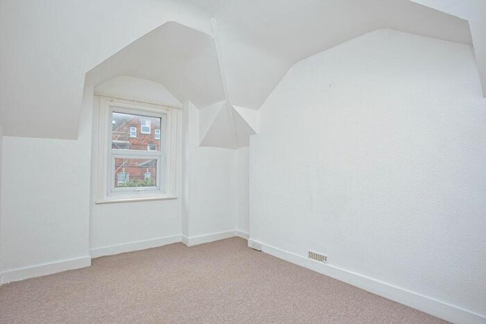 2 Bedroom Flat For Sale In Millfield, Folkestone, CT20