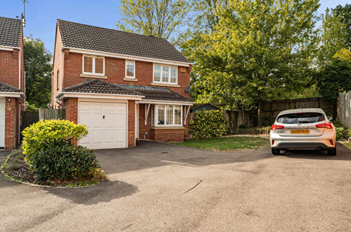 3 Bedroom Detached House For Sale In Rayner Drive, Arborfield, Reading, Berkshire, RG2