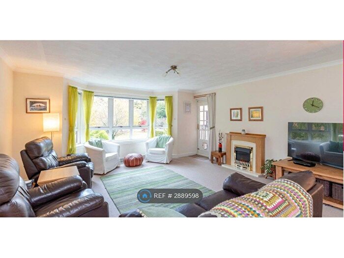 3 Bedroom Flat To Rent In Craigend Park, Edinburgh, EH16