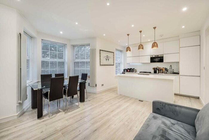 3 Bedroom Flat To Rent In Hendon Way, London, NW2