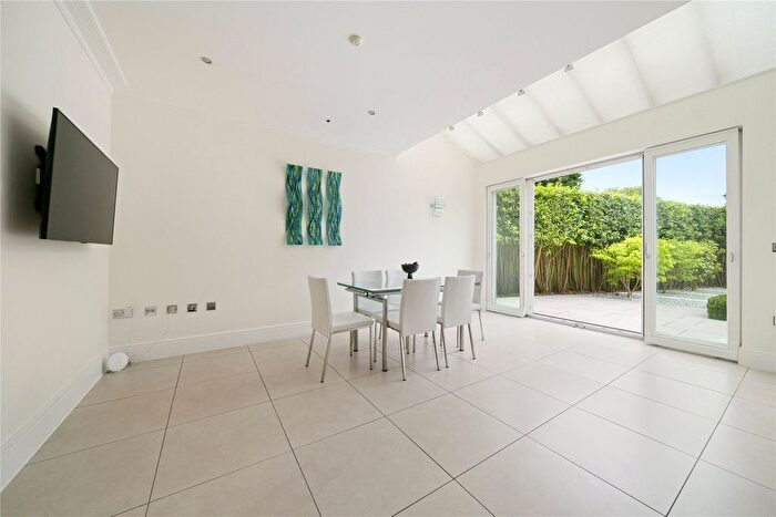 5 Bedroom Detached House To Rent In Gainsborough Place, Cobham, Surrey, KT11
