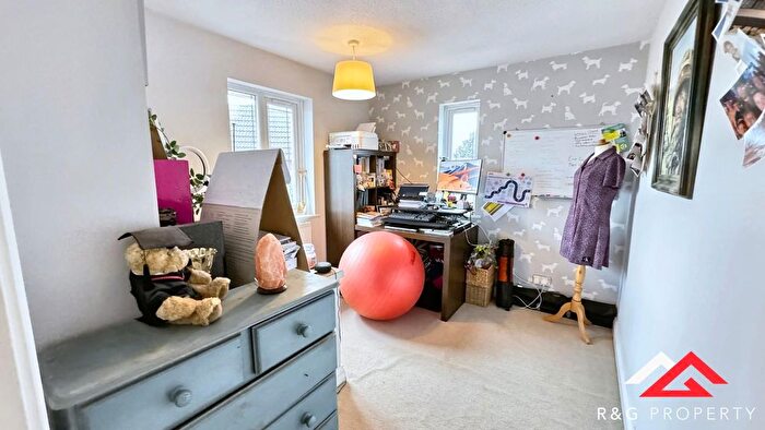 4 Bedroom Detached House For Sale In Magnolia Rise, Trowbridge, BA14
