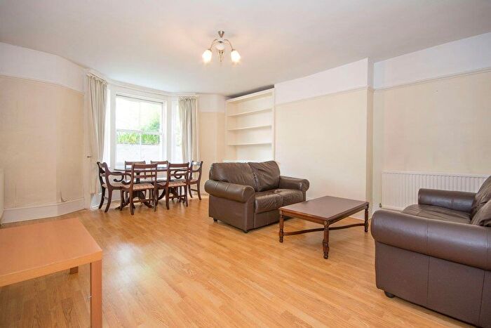 2 Bedroom Flat To Rent In Macaulay Road, London, SW4