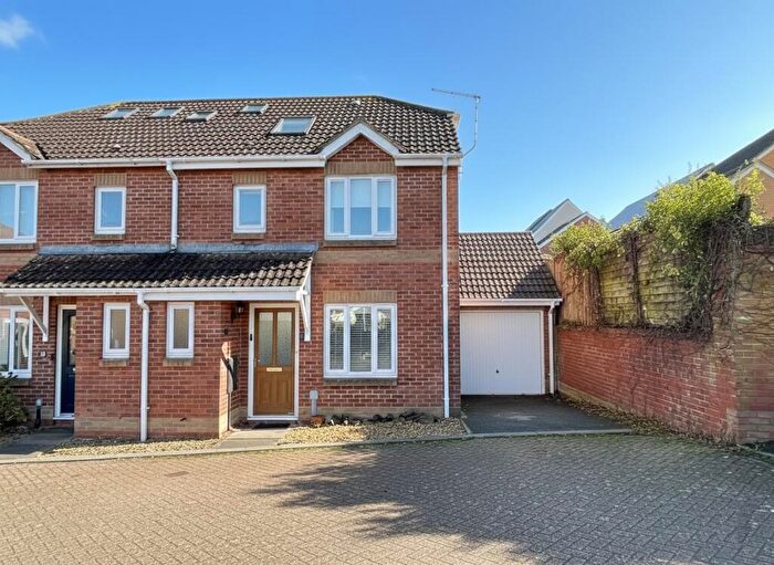 4 Bedroom Semi-Detached House For Sale In Sentrys Orchard, Exminster, EX6