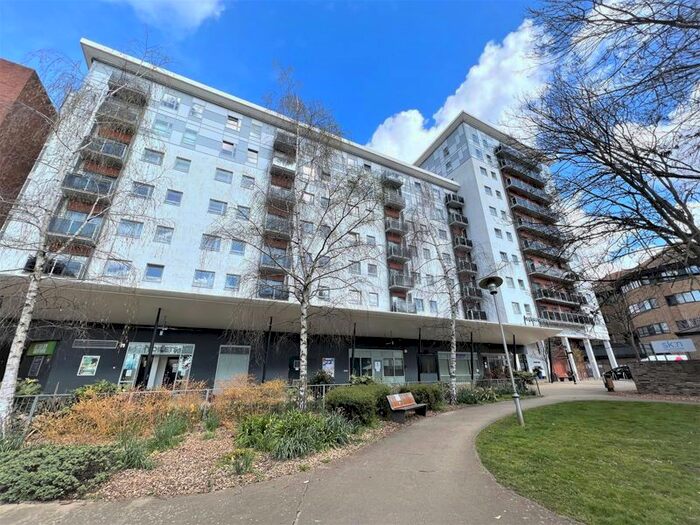 2 Bedroom Flat To Rent In New Road, Brentwood, CM14