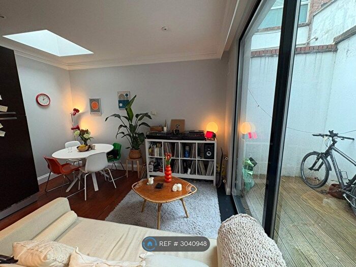 1 Bedroom Flat To Rent In Kingsland Road, London, E8