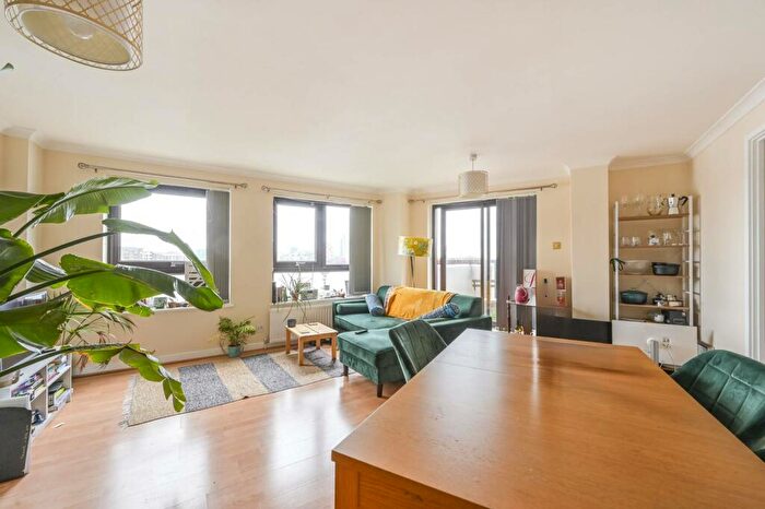 2 Bedroom Flat For Sale In Freetrade Wharf, Wapping, London, E1W