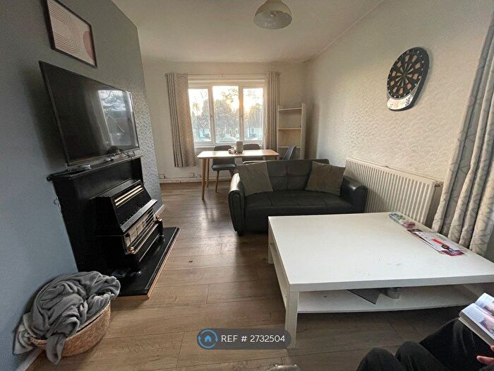 3 Bedroom Flat To Rent In Hollybank Road, Birmingham, B13