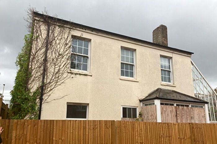 4 Bedroom Detached House For Sale In Shoe Lane, Aldershot, GU11