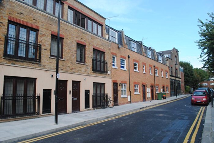 3 Bedroom Terraced House To Rent In Granby Street, Shoreditch, E2