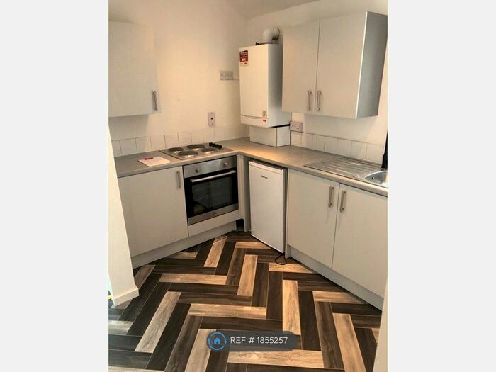 2 Bedroom Flat To Rent In Skellow Road, Carcroft, Doncaster, DN6