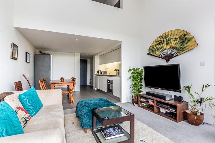 1 Bedroom Flat To Rent In Lake Shore Drive, Bristol, Somerset, BS13