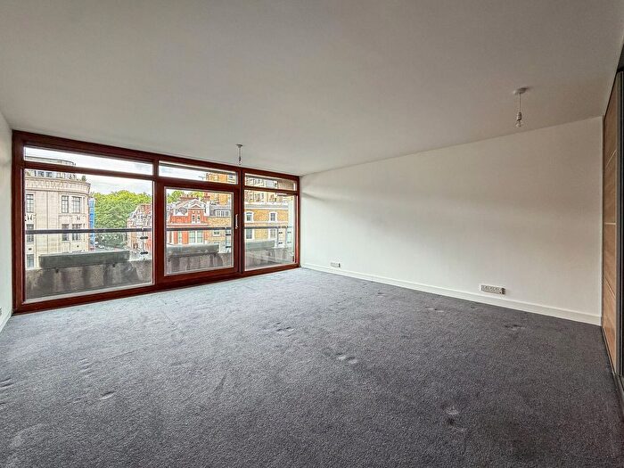 Maisonette For Sale In Barbican, London, EC2Y