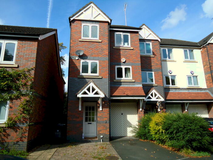 3 Bedroom Town House To Rent In Evans Close, Didsbury, M20