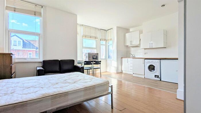 Studio To Rent In Park Avenue, N22