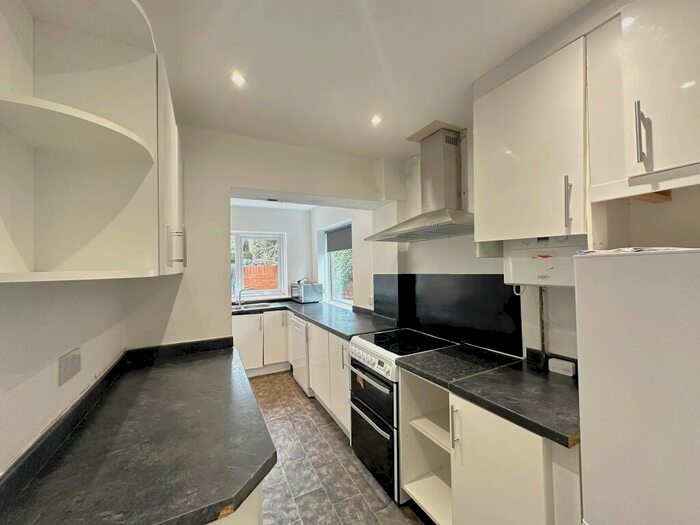 4 Bedroom Semi-Detached House To Rent In Bevendean Crescent, Brighton, BN2