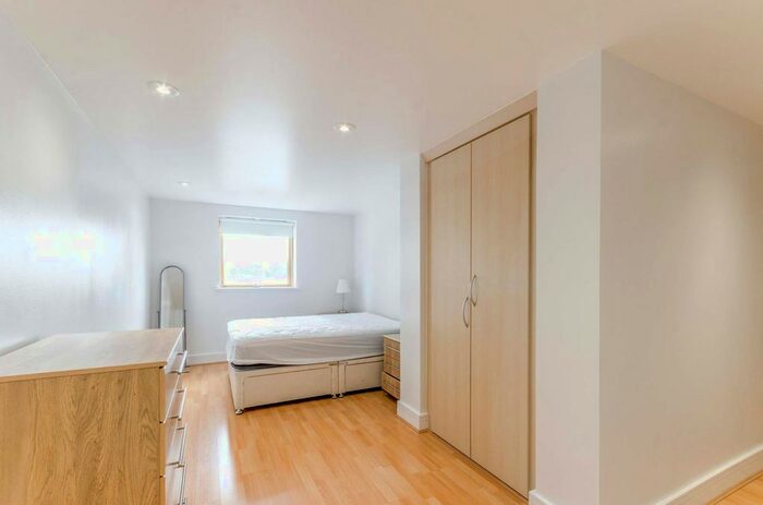 2 Bedroom Flat For Sale In Apollo Building, Isle Of Dogs, London, E14
