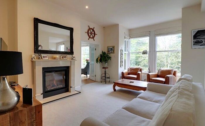 2 Bedroom Flat To Rent In A Valley Drive, Harrogate, HG2