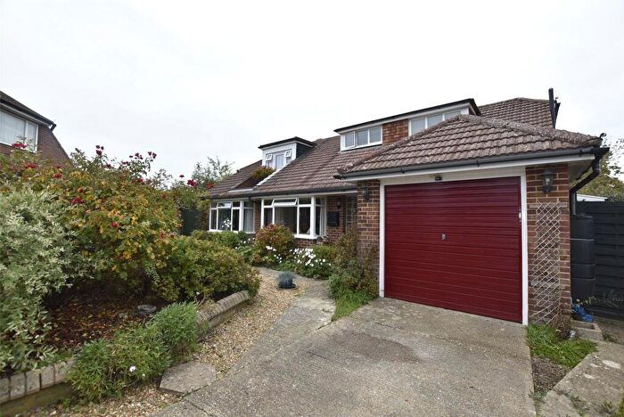 3 Bedroom Detached House For Sale In Kingsley Close, Horley, Surrey, RH6