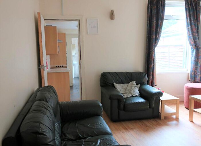 3 Bedroom House To Rent In Tiverton Road, Selly Oak, Birmingham, West Midlands, B29