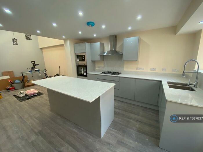 3 Bedroom Flat To Rent In Comberton Terrace, Kidderminster, DY10