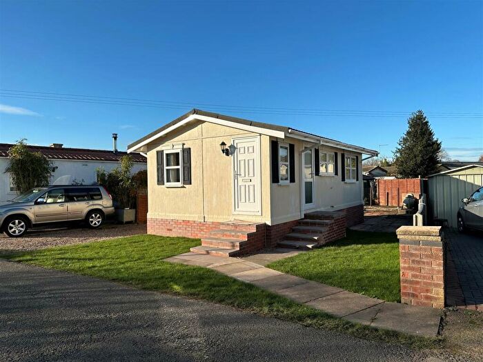 1 Bedroom Park Home For Sale In Oversley Mill Park, Oversley Green, Alcester, B49