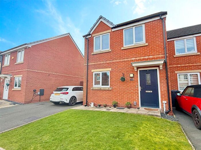 3 Bedroom End Of Terrace House For Sale In Salthouse Drive, Kew, PR8