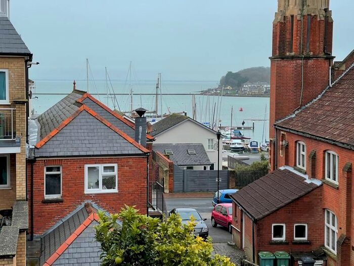 3 Bedroom Town House To Rent In West Hill Road, Cowes, PO31