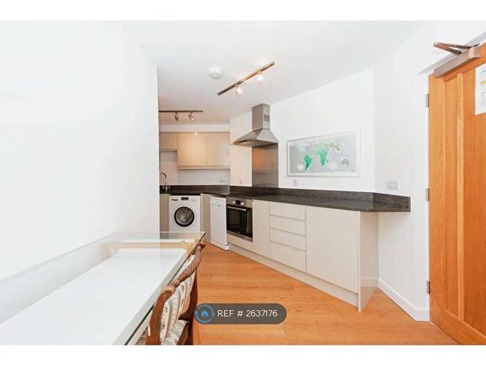 1 Bedroom Flat To Rent In Chertsey Road, Twickenham, TW1