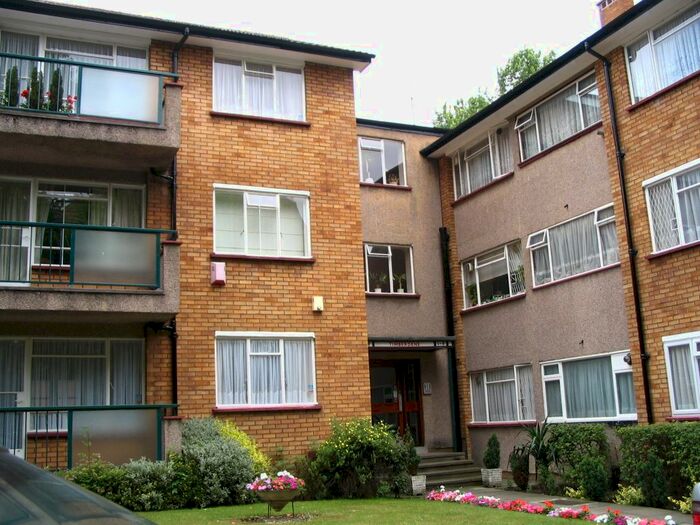 2 Bedroom Flat To Rent In Timberdene, Holders Hill Rd, Hendon, London, NW4