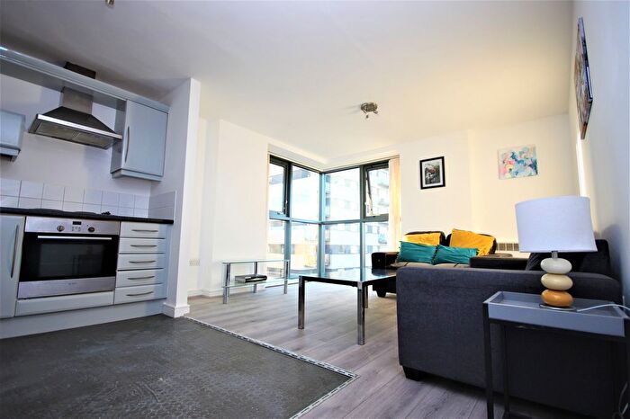 3 Bedroom Flat To Rent In Lincoln Gate, Red Bank, Manchester, Greater Manchester, M4