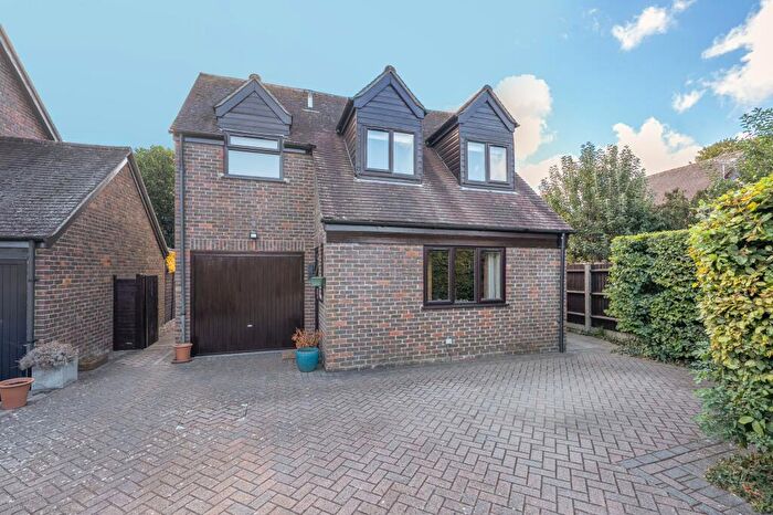 3 Bedroom Detached House For Sale In Angel Meadows, Odiham, RG29