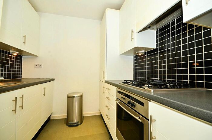 1 Bedroom Flat To Rent In Plaistow Road, Plaistow, London, E13